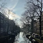 The Design With Canal-view Daire