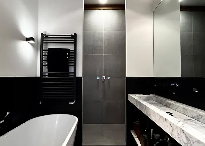 The Design With Canal-view Apartment *